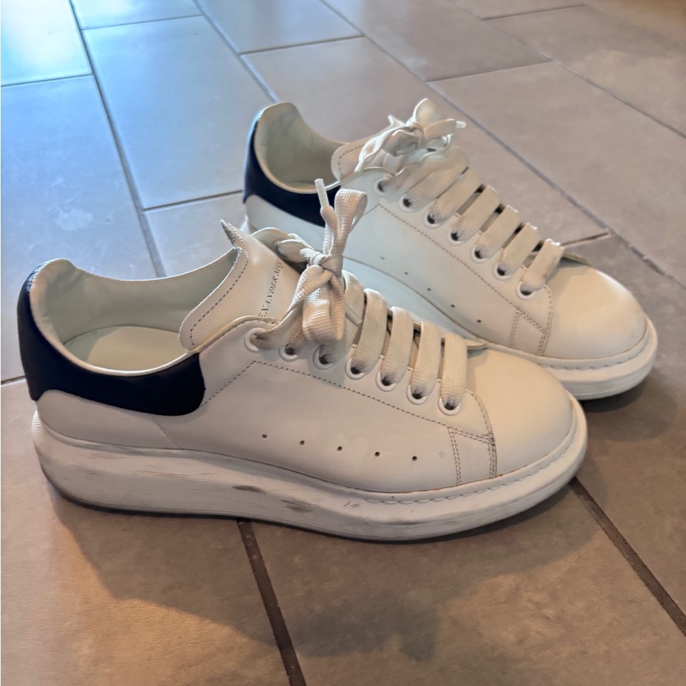 Authentic Alexander McQueen Men’s sneaker size 9
